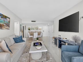 6815 Willow Wood Drive 4083, Boca Raton FL 33434