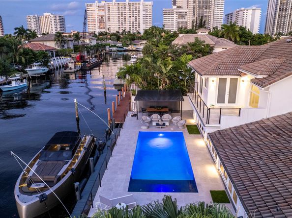 11 S Castle Harbor Is, Fort Lauderdale FL 33308