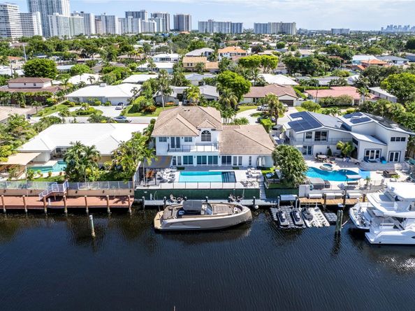 11 S Castle Harbor Is, Fort Lauderdale FL 33308