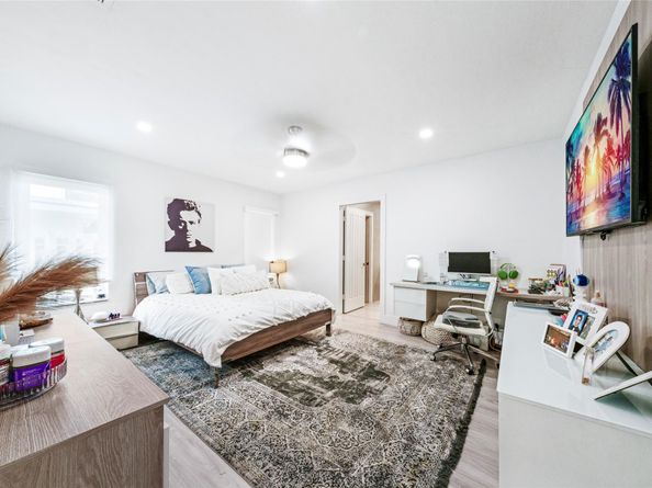 11 S Castle Harbor Is, Fort Lauderdale FL 33308