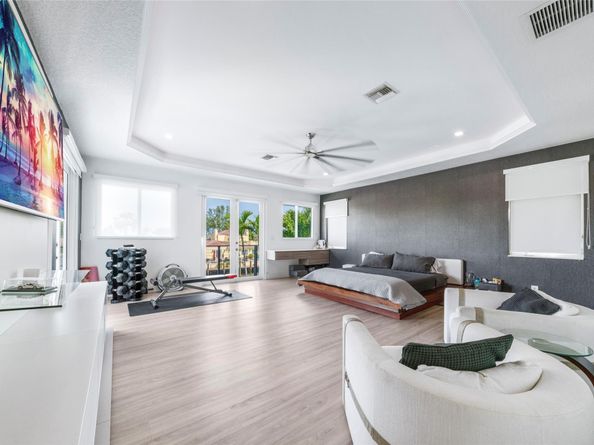 11 S Castle Harbor Is, Fort Lauderdale FL 33308