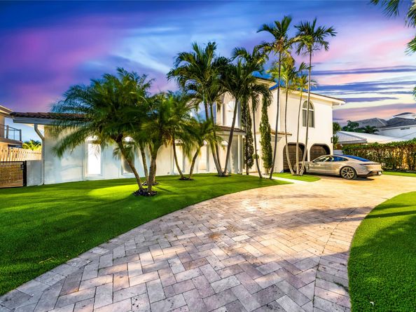 11 S Castle Harbor Is, Fort Lauderdale FL 33308