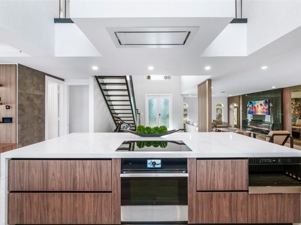 11 S Castle Harbor Is, Fort Lauderdale FL 33308