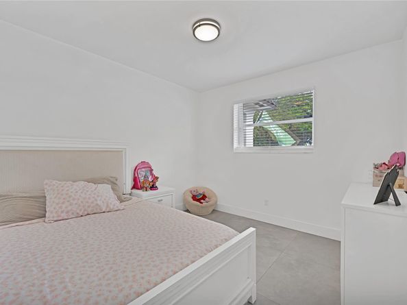 300 SW 65th Way, Pembroke Pines FL 33023