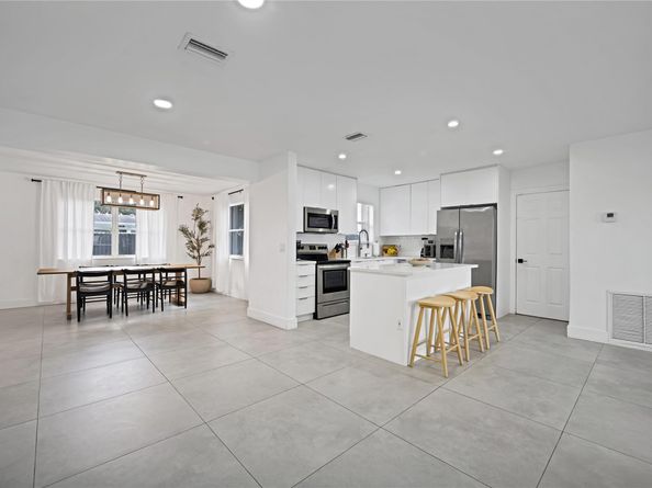 300 SW 65th Way, Pembroke Pines FL 33023