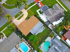 300 SW 65th Way, Pembroke Pines FL 33023