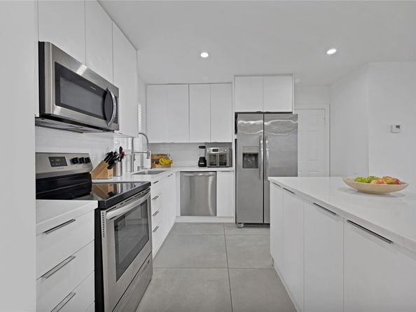 300 SW 65th Way, Pembroke Pines FL 33023