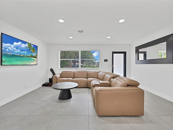 300 SW 65th Way, Pembroke Pines FL 33023