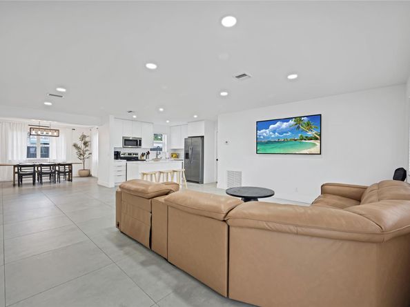 300 SW 65th Way, Pembroke Pines FL 33023