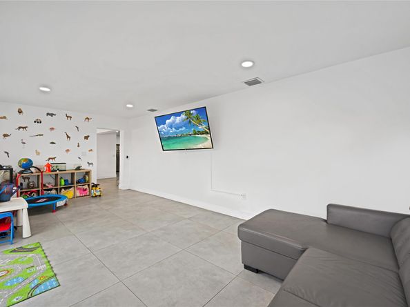 300 SW 65th Way, Pembroke Pines FL 33023