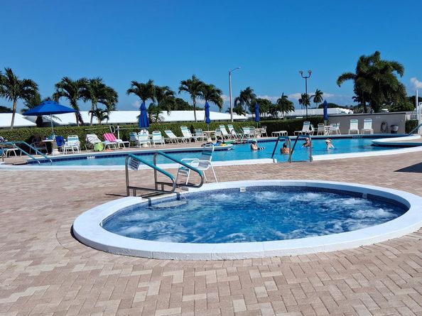 101 Leisure Lake Circle 101, Boynton Beach FL 33426