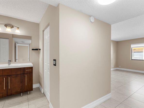 Undisclosed Address #FX-10536652, Weston FL 33326