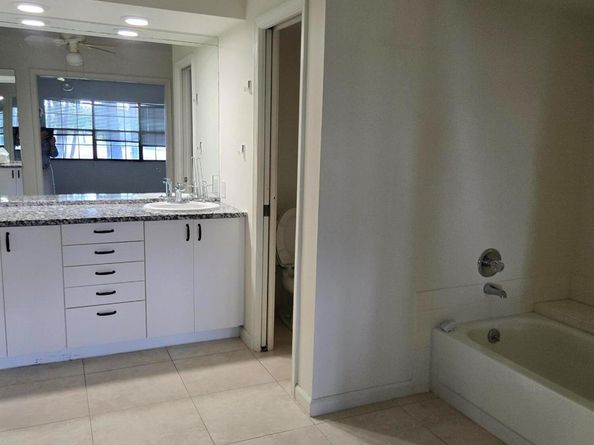 11281 Aspen Glen Drive 104, Boynton Beach FL 33437