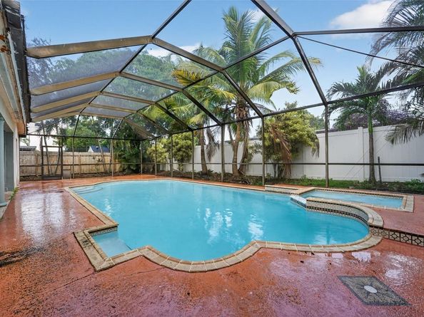 264 NW 79th Ave, Margate FL 33063