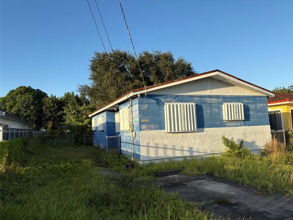 2129 NW 59th St, Miami FL 33142