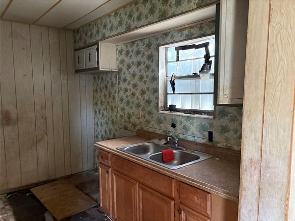 2129 NW 59th St, Miami FL 33142