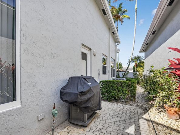 7816 Travlers Tree Drive, Boca Raton FL 33433