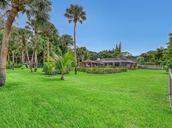 8659 Thousand Pines Circle, West Palm Beach FL 33411