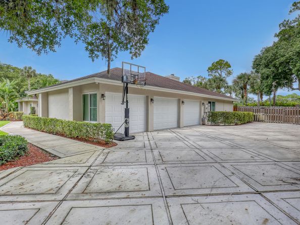 8659 Thousand Pines Circle, West Palm Beach FL 33411