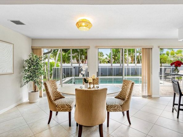 2860 Wilderness Rd, West Palm Beach FL 33409