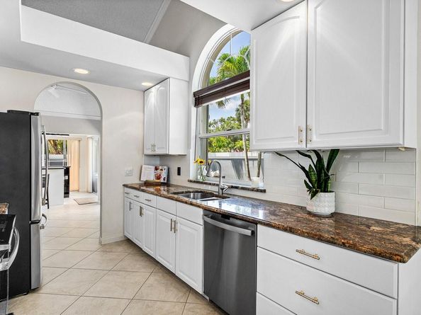 2860 Wilderness Rd, West Palm Beach FL 33409