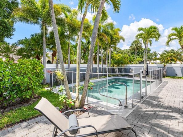 2860 Wilderness Rd, West Palm Beach FL 33409