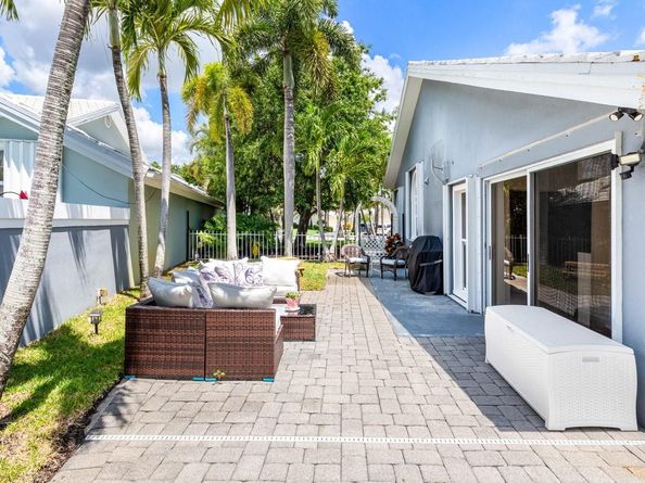 2860 Wilderness Rd, West Palm Beach FL 33409