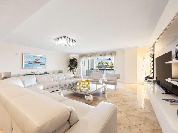 615 Bayshore Dr 105, Fort Lauderdale FL 33304