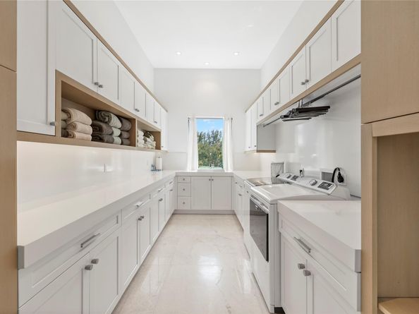 Undisclosed Address #FX-10531516, Parkland FL 33067