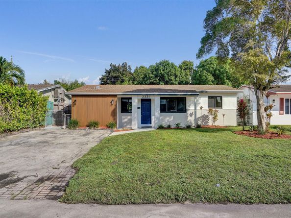2331 Nassau Dr, Miramar FL 33023