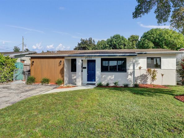 2331 Nassau Dr, Miramar FL 33023