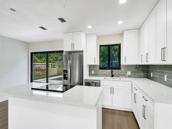 2331 Nassau Dr, Miramar FL 33023