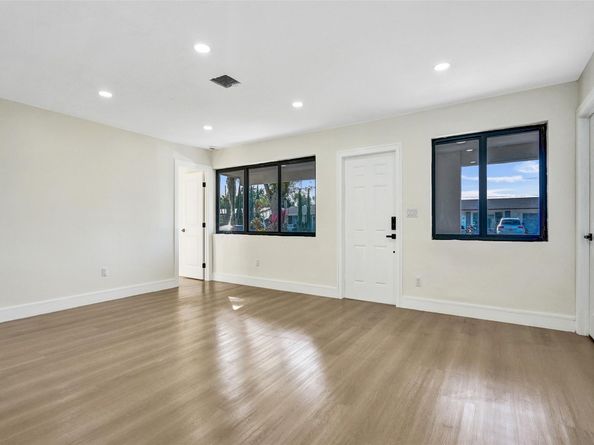 2331 Nassau Dr, Miramar FL 33023