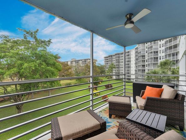 4015 W Palm Aire Dr 402, Pompano Beach FL 33069