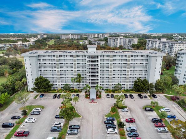 4015 W Palm Aire Dr 402, Pompano Beach FL 33069