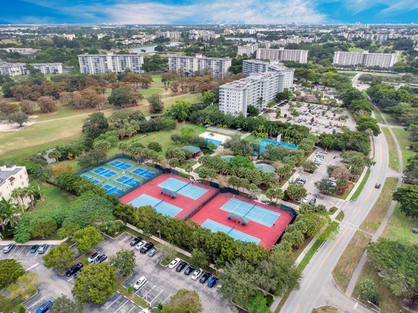 4015 W Palm Aire Dr 402, Pompano Beach FL 33069