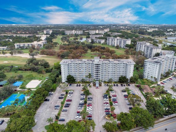 4015 W Palm Aire Dr 402, Pompano Beach FL 33069