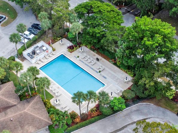 4015 W Palm Aire Dr 402, Pompano Beach FL 33069