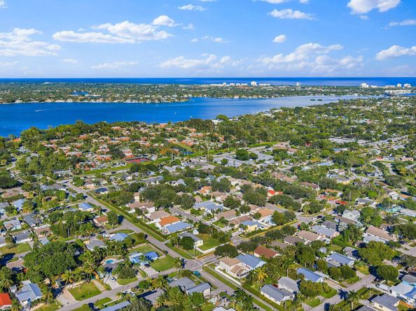 114 Pennock Landing Circle, Jupiter FL 33458