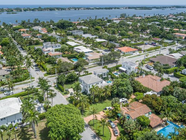 302 E Lakewood Road, West Palm Beach FL 33405