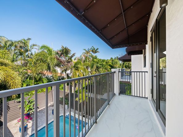 1215 N Victoria Park Rd, Fort Lauderdale FL 33304