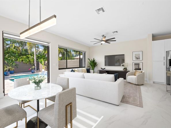 1215 N Victoria Park Rd, Fort Lauderdale FL 33304