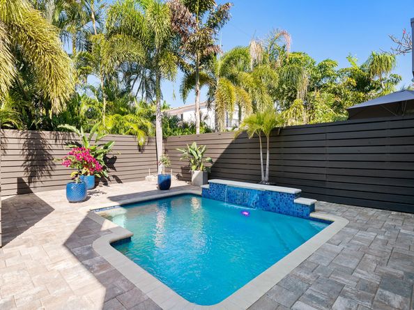 1215 N Victoria Park Rd, Fort Lauderdale FL 33304