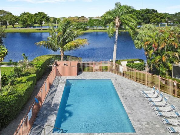 41 Tara Lakes Drive E, Boynton Beach FL 33436