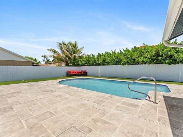 112 Parkwood Drive, Royal Palm Beach FL 33411