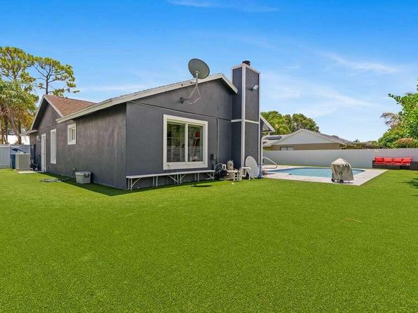 112 Parkwood Drive, Royal Palm Beach FL 33411