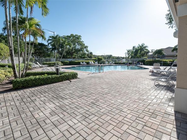 5103 Heron Ct, Coconut Creek FL 33073