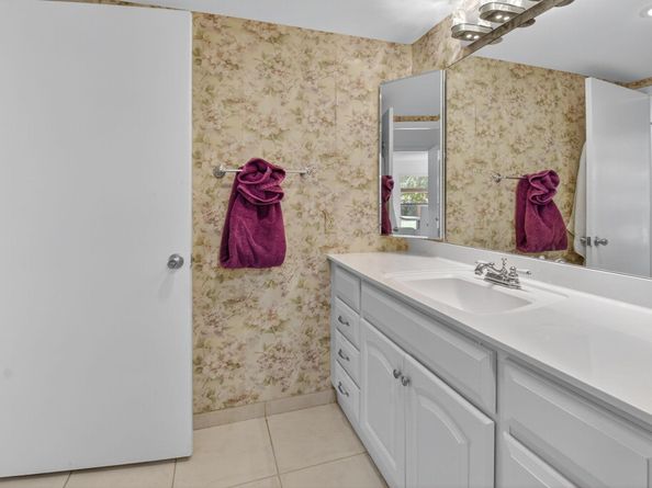 10 Southport Lane B, Boynton Beach FL 33436