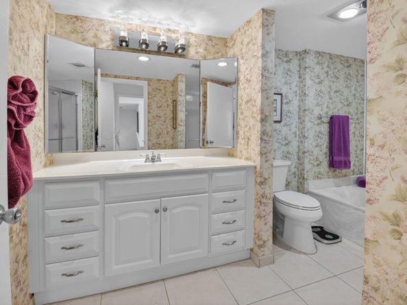 10 Southport Lane B, Boynton Beach FL 33436