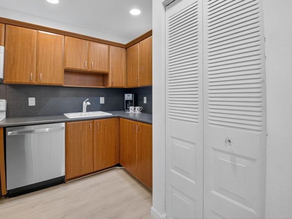 10 Southport Lane B, Boynton Beach FL 33436